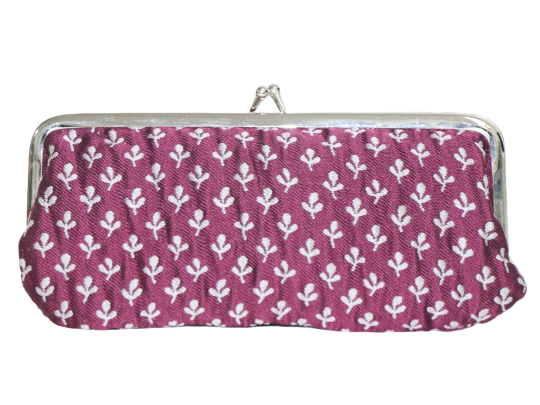 AR022 Framed clutch