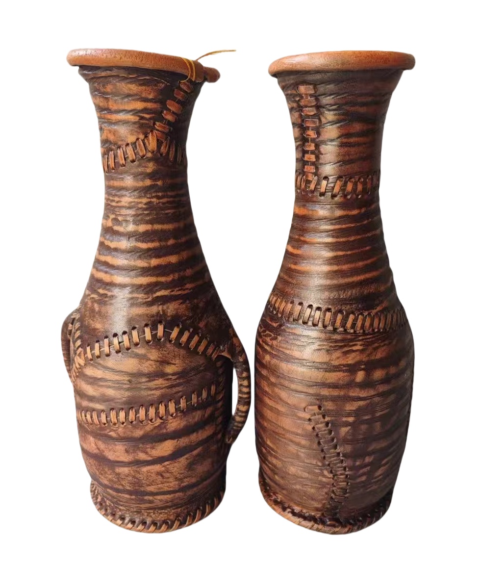 ART086-MA LEATHER VASE